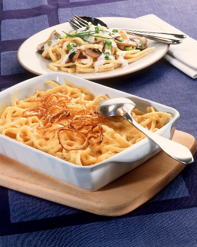 00182026         - Mushroom and cheese noodles (spaetzle) with onion rings