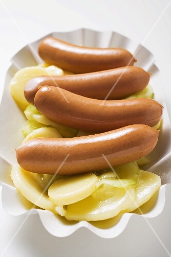 Würstchen auf Kartoffelsalat