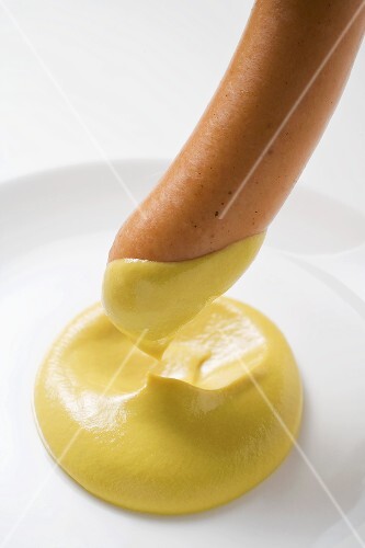 Würtschen in Senf dippen