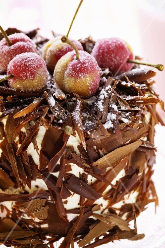 Schwarzwälder Kirschtorte mit Marzipankirschen (1)