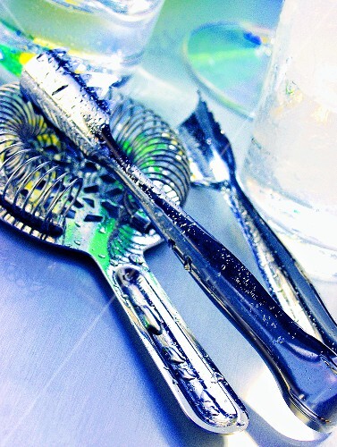 Bar strainer, ice tongs and glasses