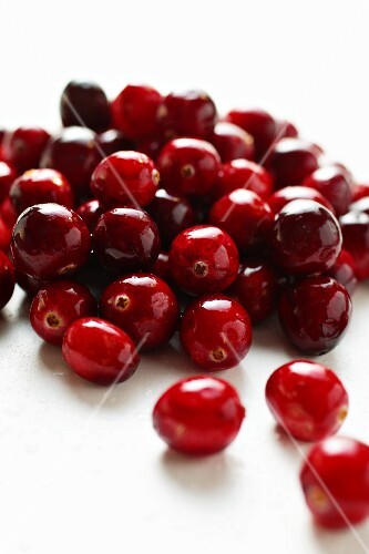 Lots of fresh cranberries (close-up)