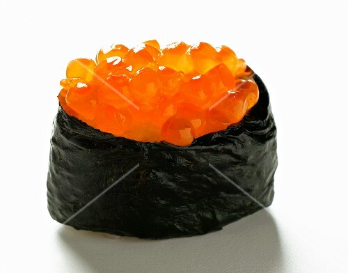 Gunkan maki with salmon caviare