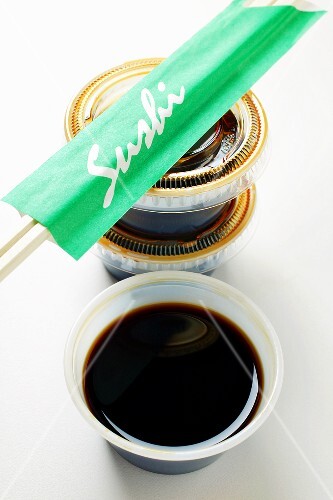Soy sauce and chopsticks for take-away sushi (2)