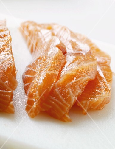 Lachs für Sushi schneiden (3)