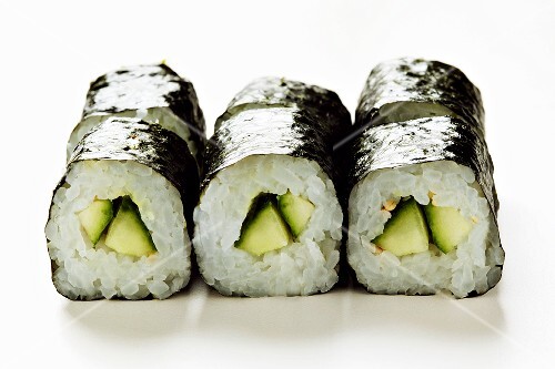 Maki sushi with cucumber (1)