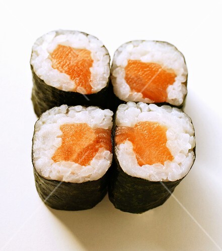 Maki-Sushi mit Lachs (1)