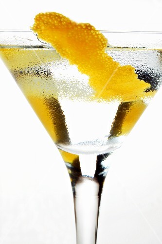 Martini with lemon rind (1)
