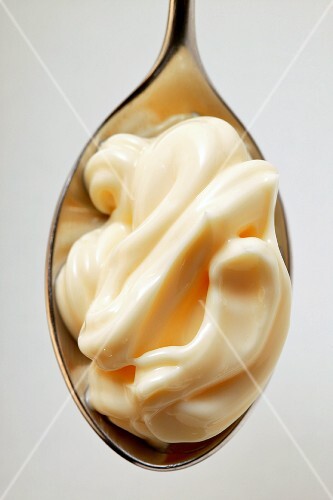 Mayonnaise auf Löffel (1)