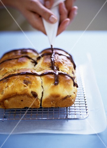 Hot Cross Buns mit Schokolade (Ostergebäck, England)