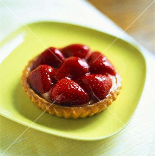 Layered strawberry confection