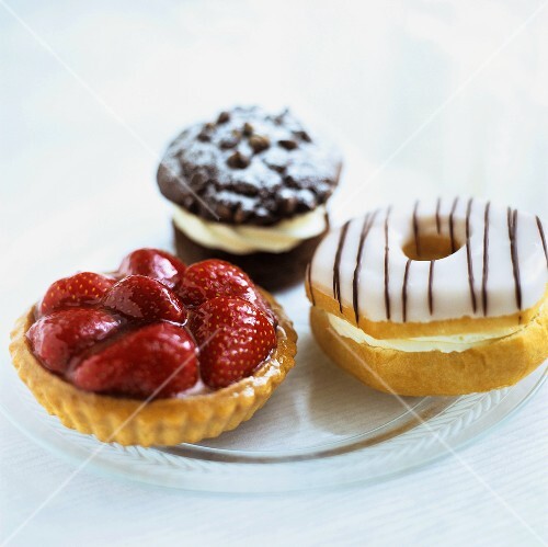 Strawberry tart, chocolate muffin and bagel