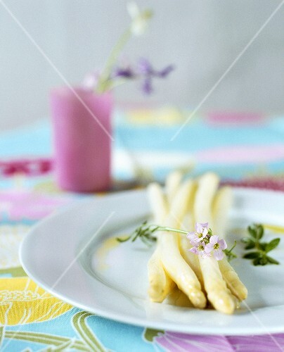 Cooked white asparagus