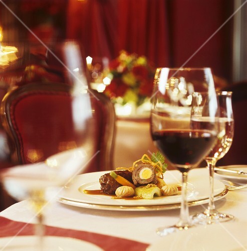 Rinderroulade serviert im Hotel