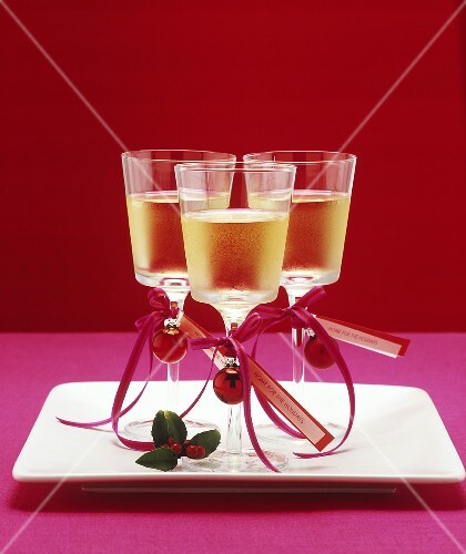 Drei Gläser weihnachtlicher Aperitif