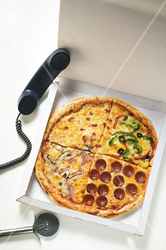 US-style ham, pepperoni & vegetable pizza in quarters
