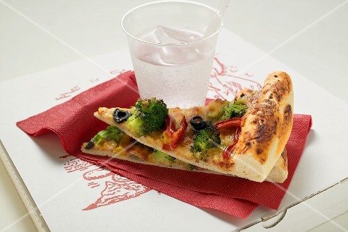 Two pieces of American-style vegetable pizza & mineral water