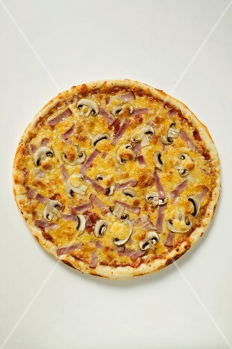 Pizza mit Schinken und Champignons (amerikanische Art)