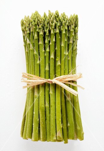 Bund grüner Spargel