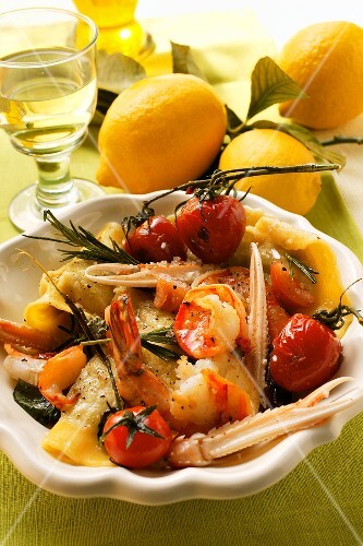Ravioli with scampi, tomatoes & rosemary; lemons; white wine