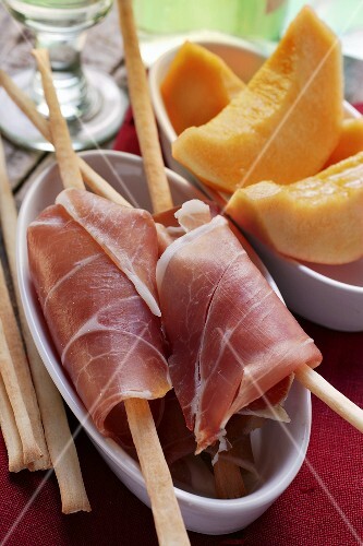 Parma ham with grissini; melon