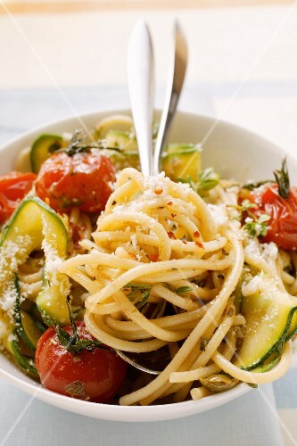 Spaghetti with cherry tomatoes and courgettes