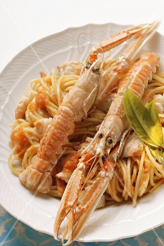 Spaghetti with scampi and tomato sauce