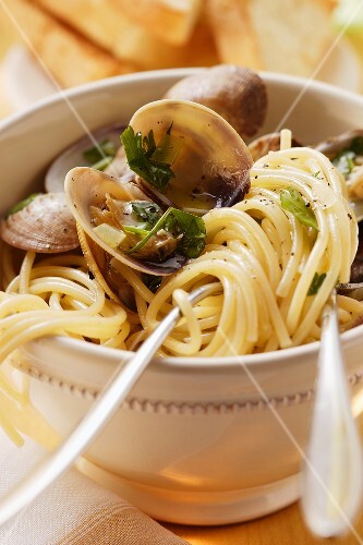 Spaghetti Vongole mit Kräutern