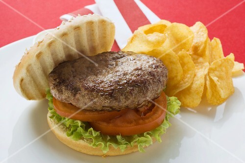 Hamburger with potato crisps