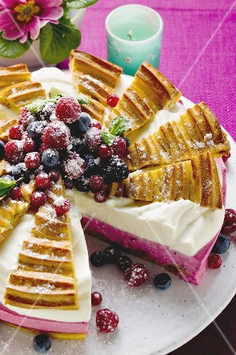 Redcurrant gateau, partly sliced