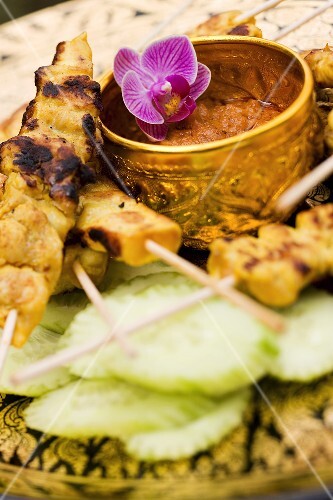Saté with peanut sauce and cucumber (Thailand)