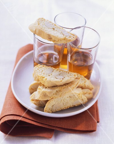 Biscotti di Prato e Vin Santo (Almond biscuits & dessert wine)