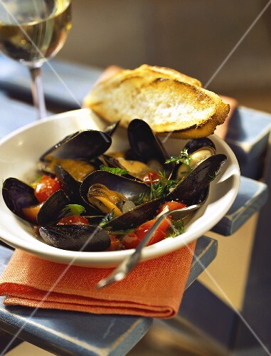 Mussels in wine stock