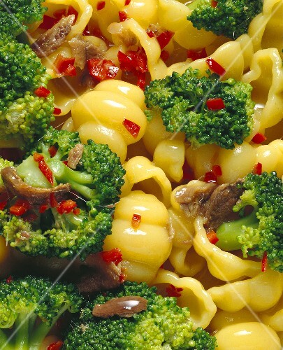 Conchiglie with broccoli and peppers