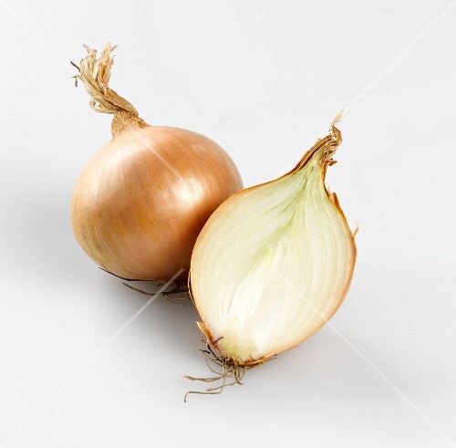 Whole onion and half an onion