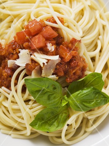 Spaghetti bolognese with basil and Parmesan