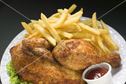 Ein halbes Hähnchen mit Pommes & Ketchup