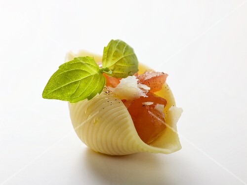 Pasta shell filled with tomato and Parmesan