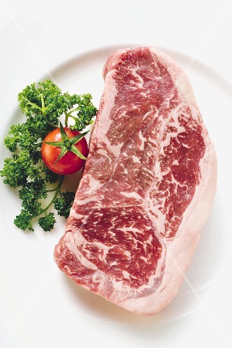 Rindersteak mit Petersilie und Cocktailtomate