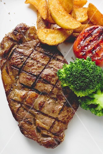 Grilled rump steak with country potatoes and vegetables