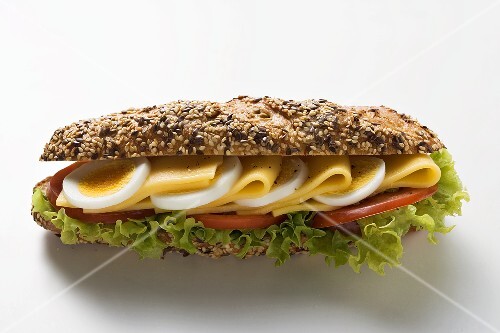 Käsesandwich mit Tomaten und Ei