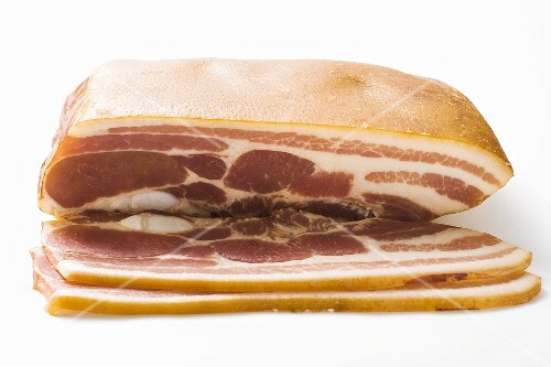 Smoked belly pork, a piece and slices
