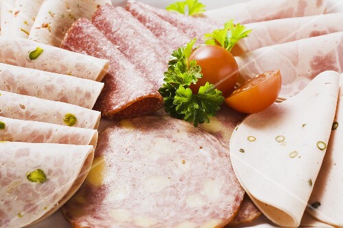 Aufschnitt mit Salami