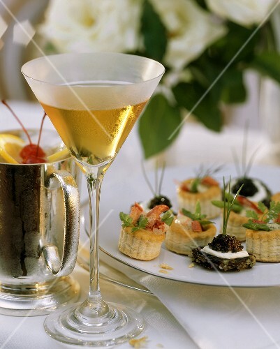 Lobster vol-au-vents and wild rice cake with caviare