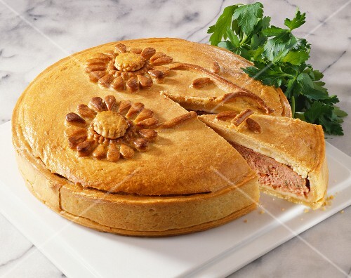 Minced meat pie, a piece cut