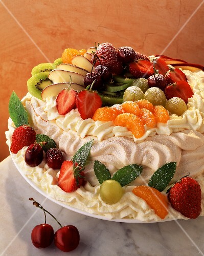 Meringue gateau with cream and fresh fruit