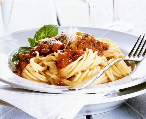 Spaghetti alla bolognese (Spaghetti with meat sauce)