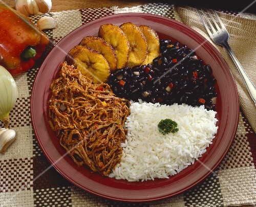 Pabellon Criollo (meat in tomato sauce and black beans)