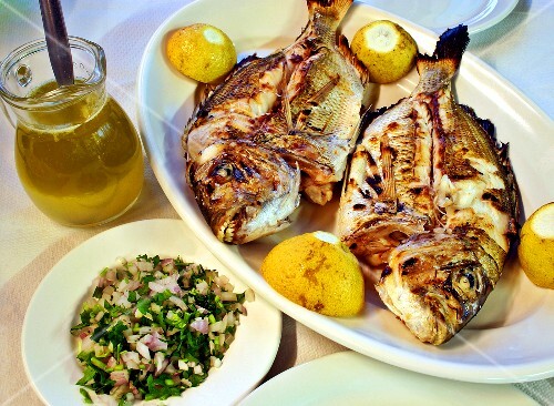 Barbecued white bream and onions with parsley (Crete)