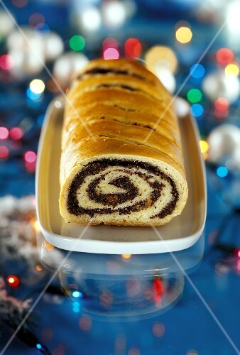 Makowiec (yeast roll with poppy seed filling, Poland)